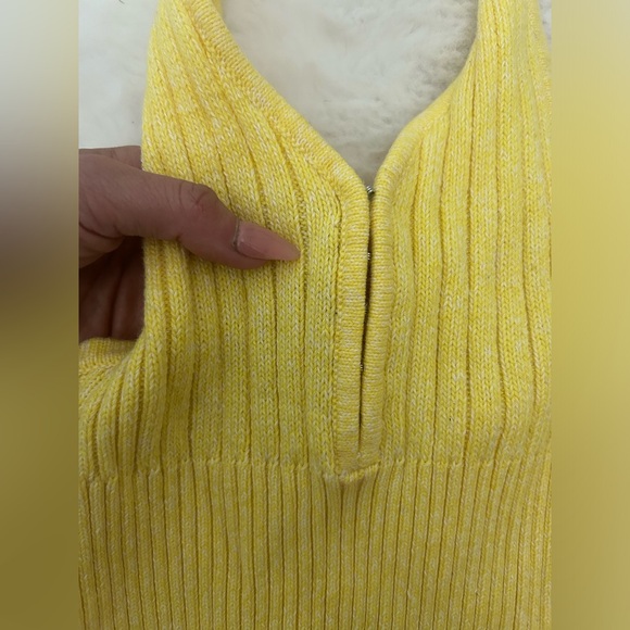 Yellow Guess Halter Top 💛 - Picture 4 of 4